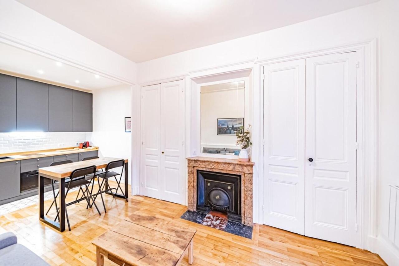 Aapartment With Character Parquet Flooring Fireplace - Charpennes 빌뢰르반 외부 사진
